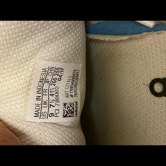 Adidas Superstar shoes - Picture 2 of 5